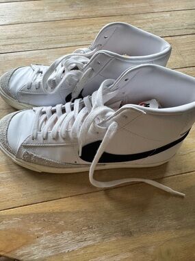 Nike Blazer 77 High Top Sneaker size 9